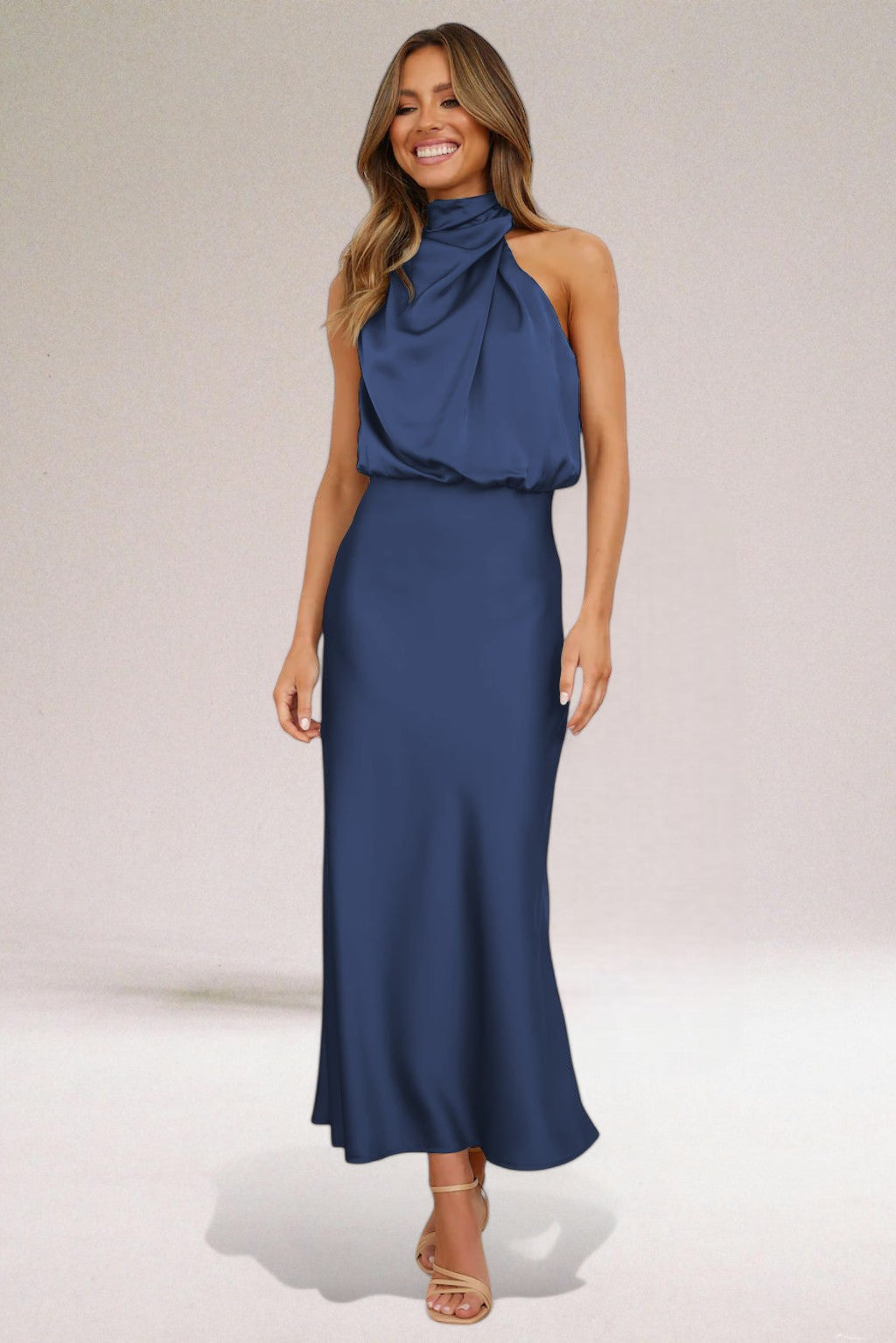 Flavia | Vestido de Mulher Halter de Cetim Glamouroso