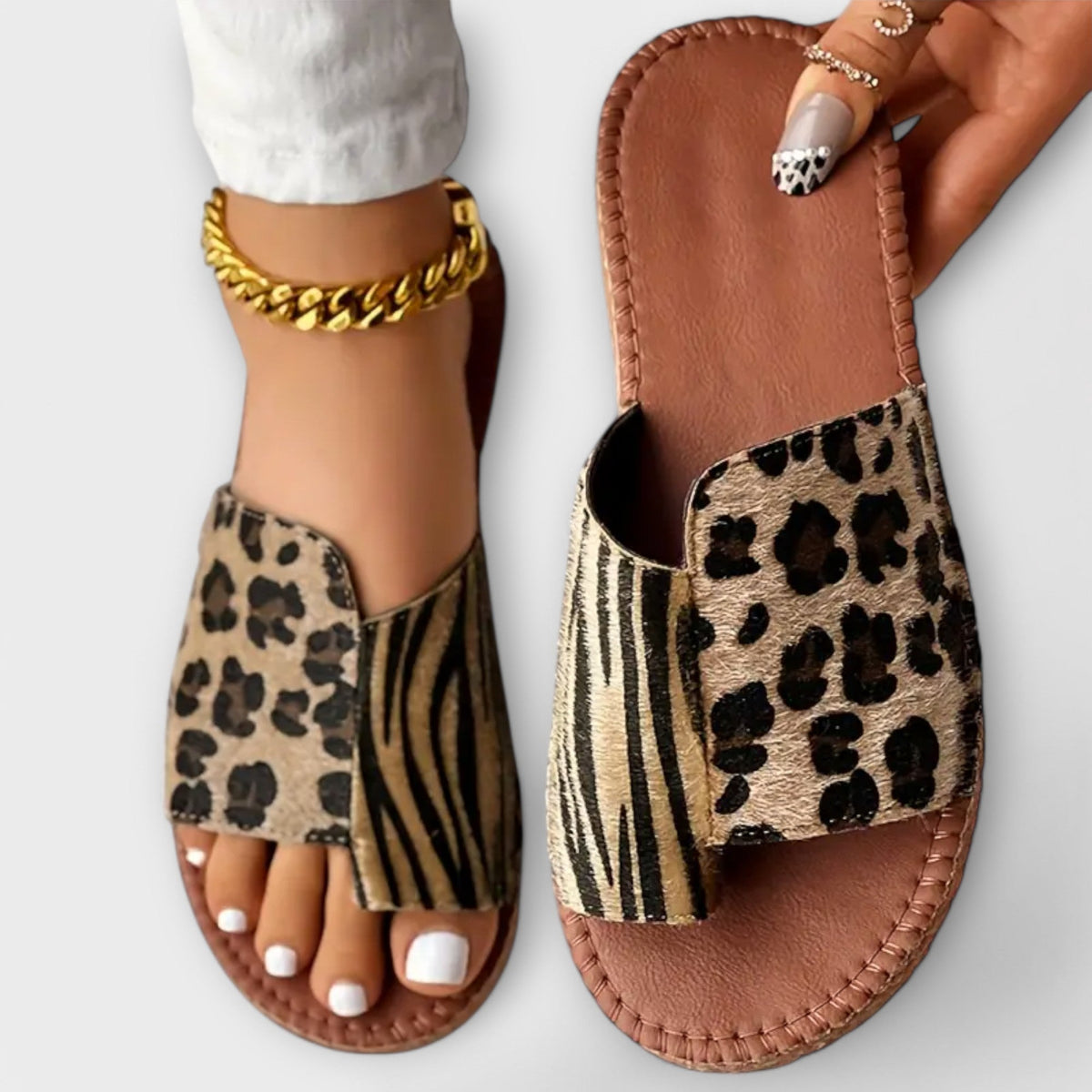 Tareyja - Sandálias bicolores com estampado de leopardo