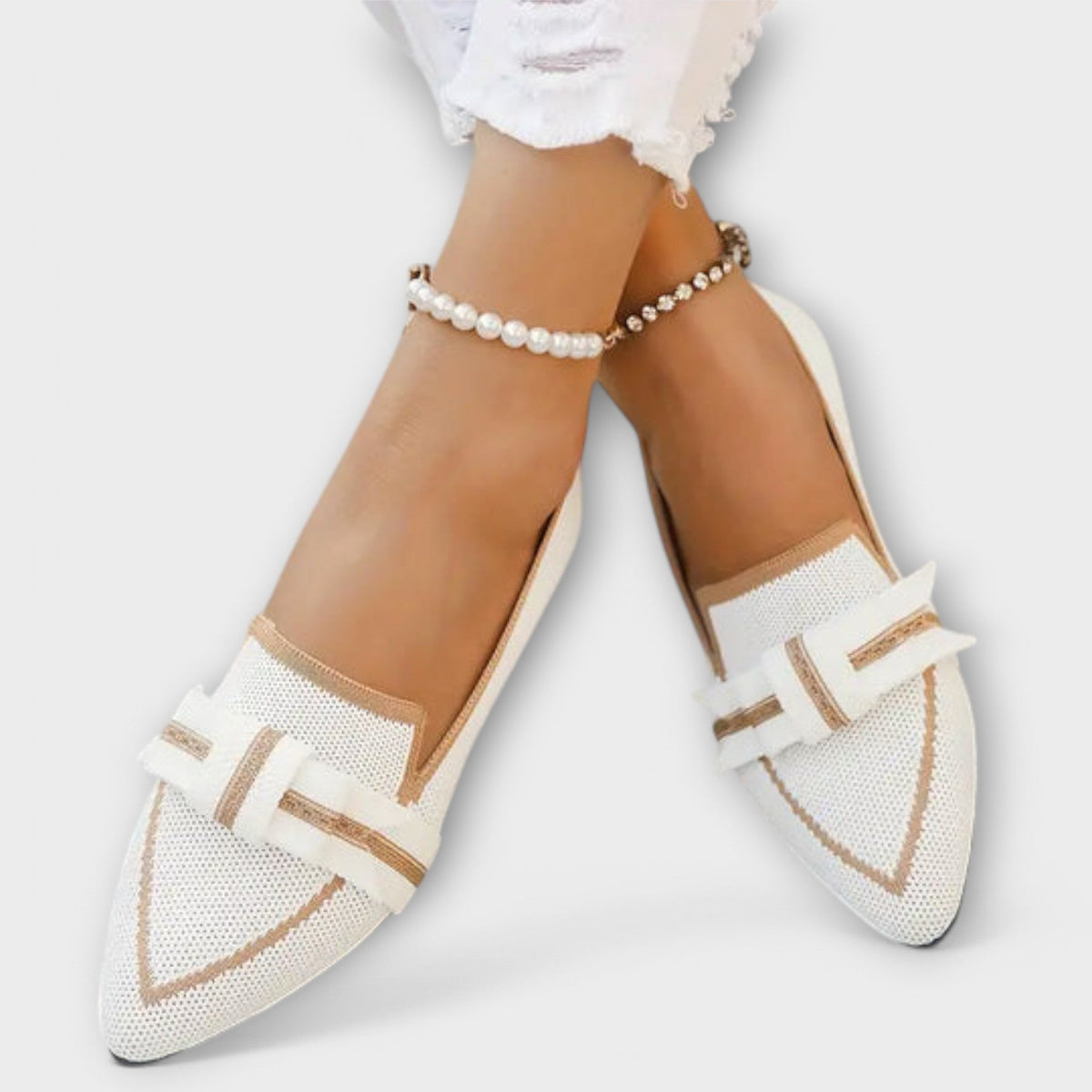 Sapatos femininos planos com design de nó
