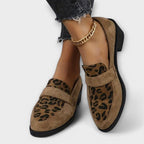 Sapatos femininos elegantes com padrão de leopardo